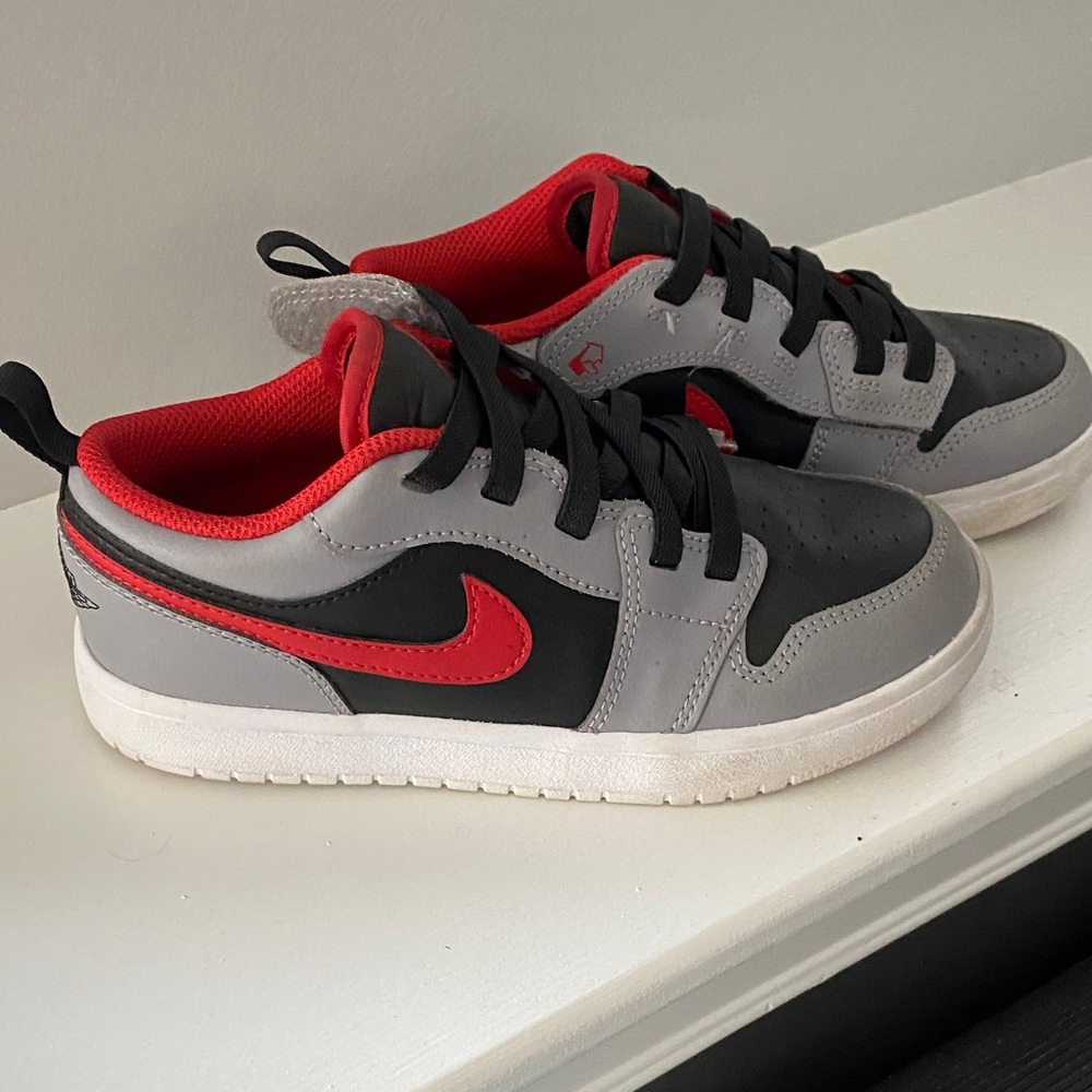 NIKE Jordan Kids Black and Gray Sneakers - Picture 3 of 4